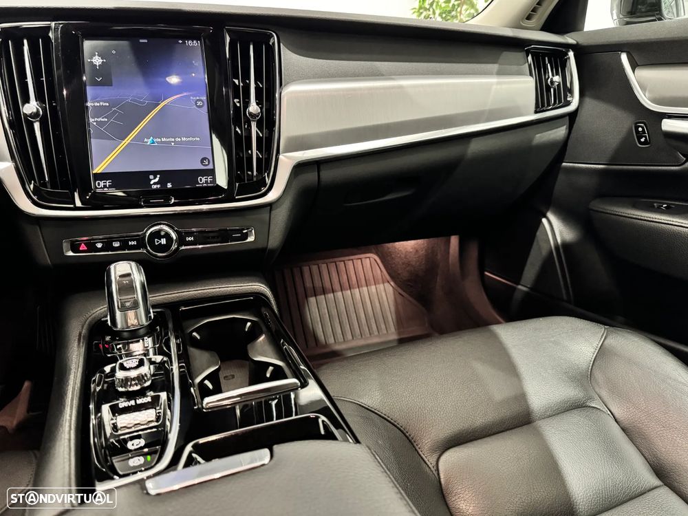 Volvo S90 2.0 T8 Momentum AWD Geartronic - 20