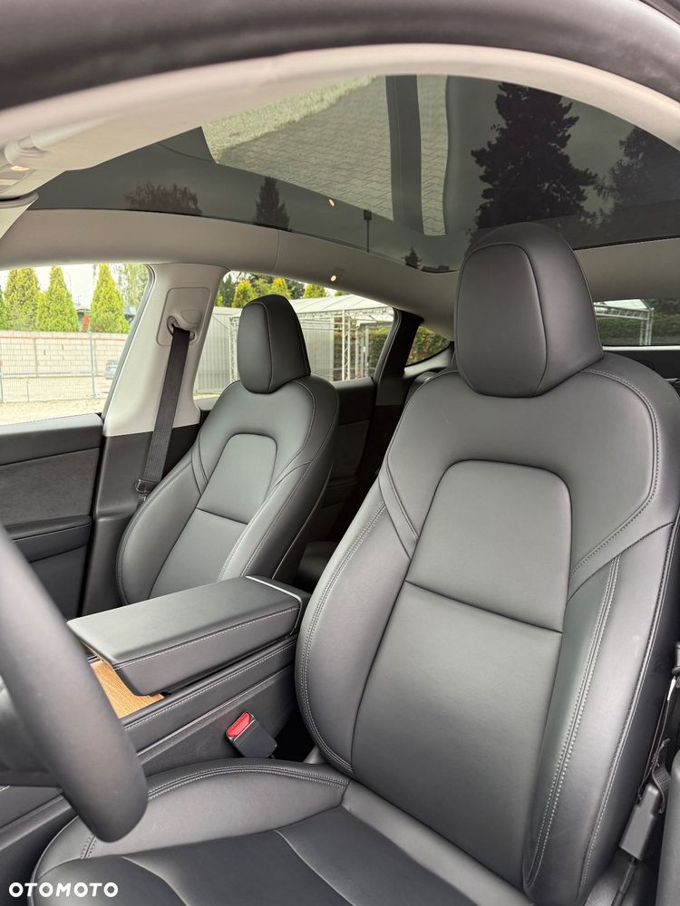 Tesla Y Long Range AWD - 21