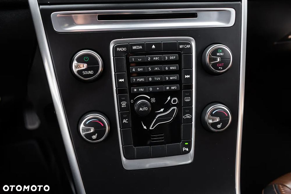 Volvo XC 60 2.4D AWD Momentum - 24