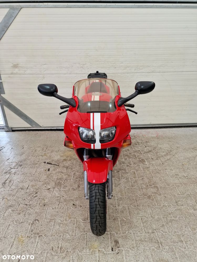 Honda VFR - 13