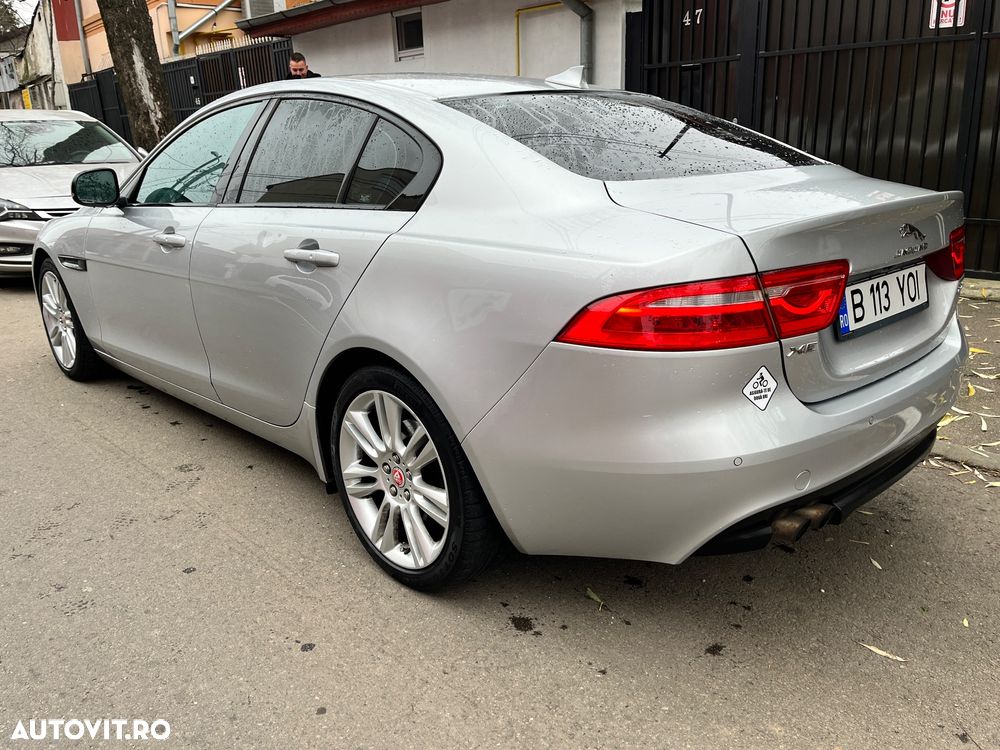Jaguar XE 2.0 Prestige - 2