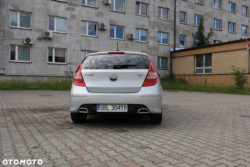 Hyundai i30 1.6 CRDi Classic + - 6
