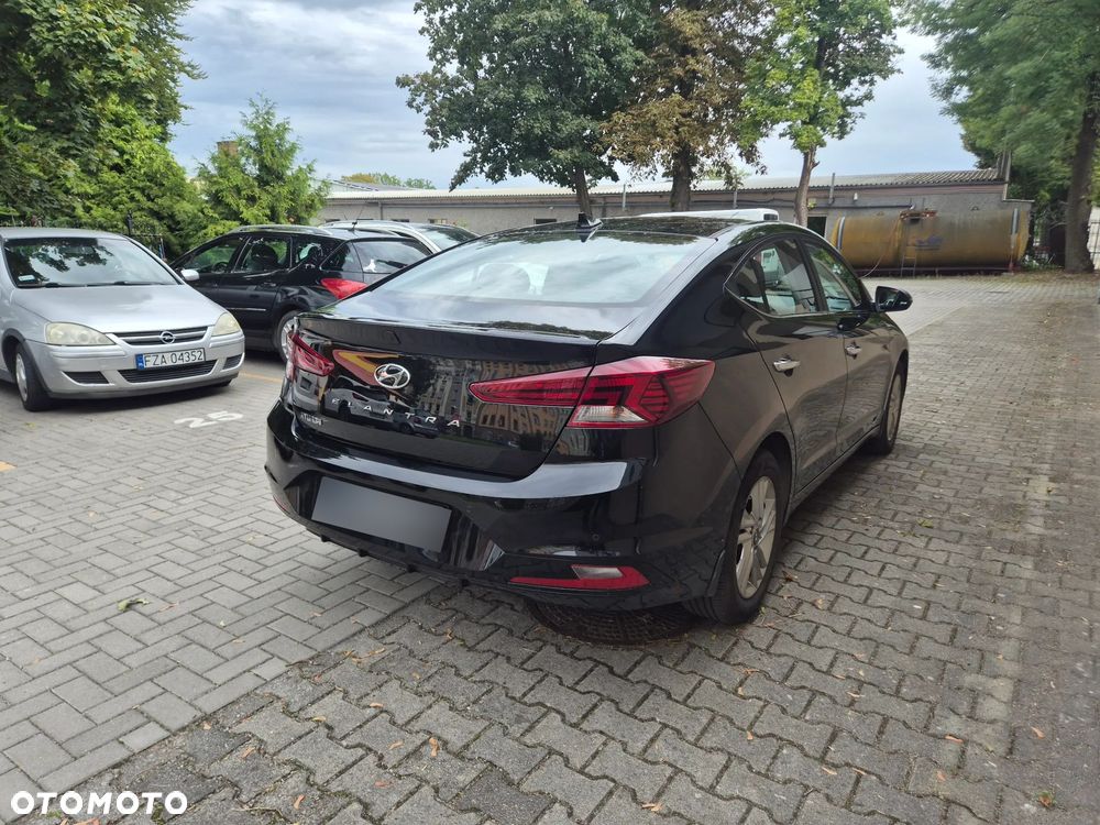 Hyundai Elantra 1.6 Comfort - 13