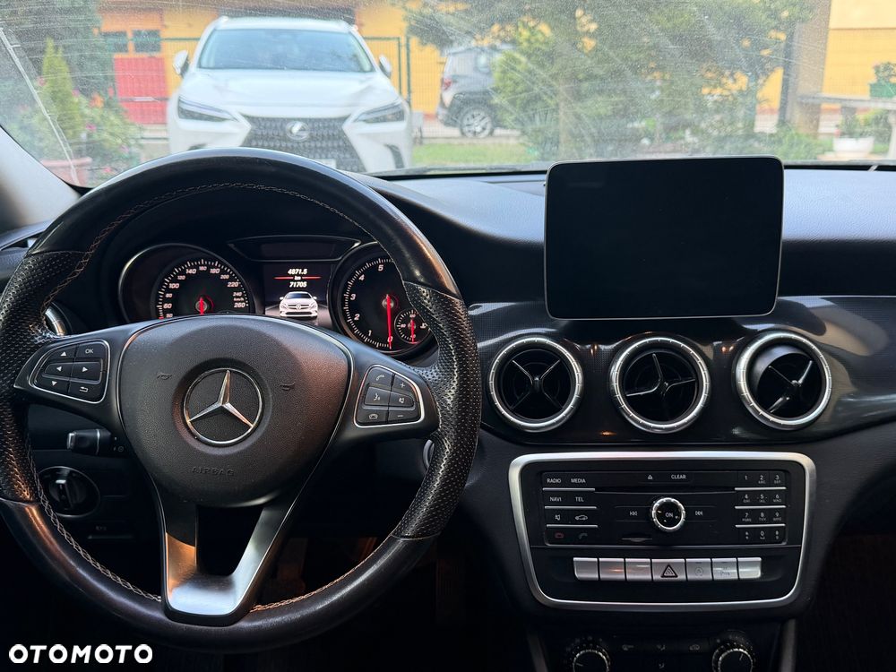 Mercedes-Benz CLA 180 UrbanStyle Edition - 11