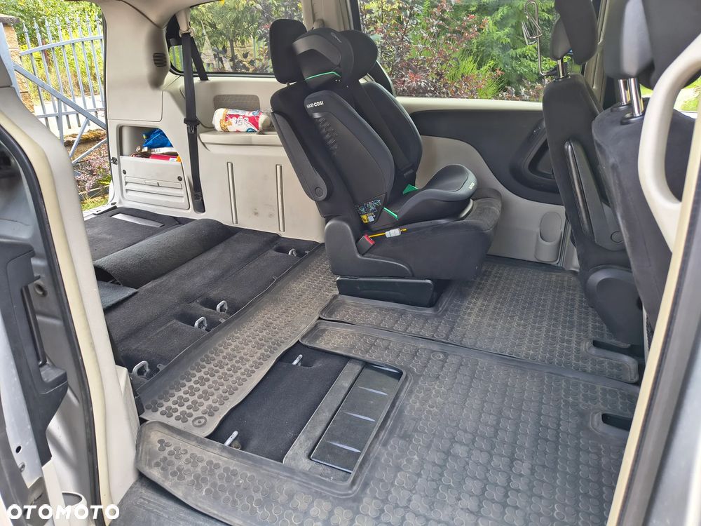 Dodge Grand Caravan - 15