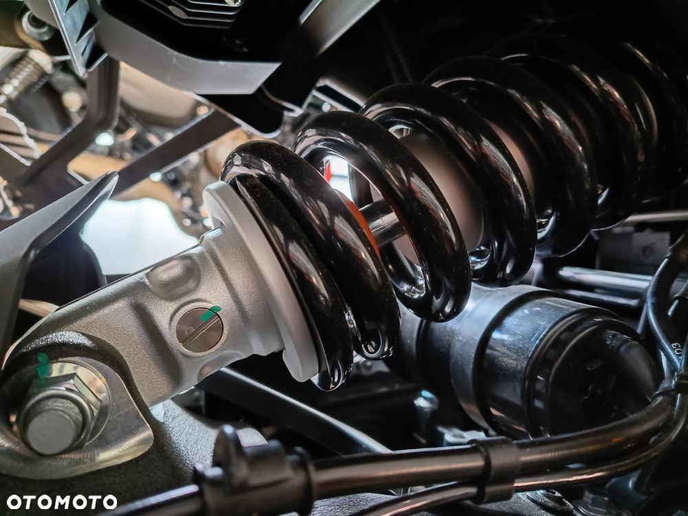 QJMOTOR SRT900SX - 12