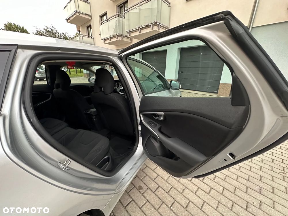 Volvo V40 D3 Drive-E R-Design Kinetic - 14