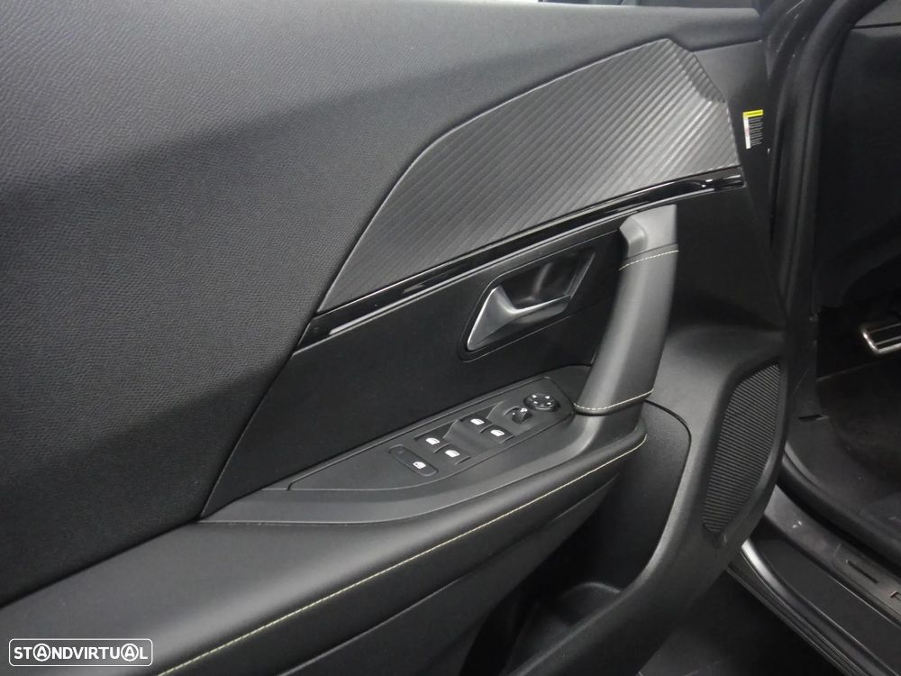 Peugeot 2008 1.2 PureTech GT Line EAT8 - 12