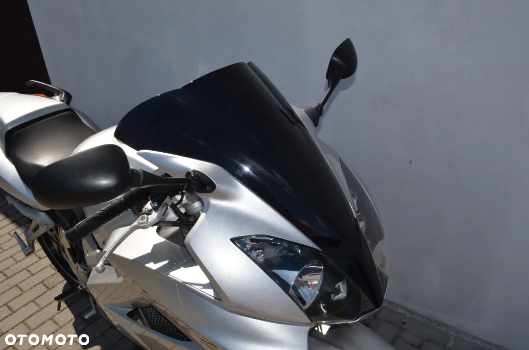 Honda VFR - 16