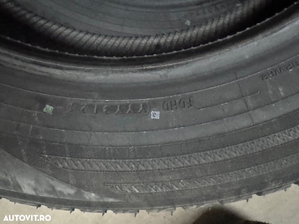 Vând 4 anvelope 225/60/18 Yokohama de iarnă noi - 4