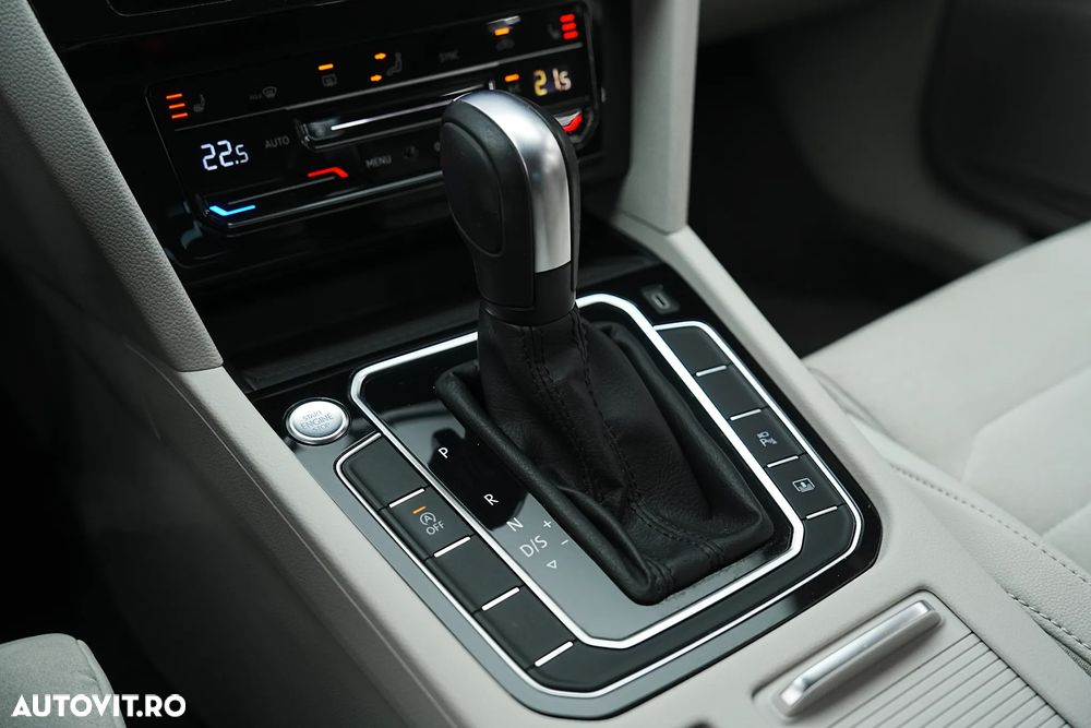 Volkswagen Passat 2.0 TDI DSG Highline - 35