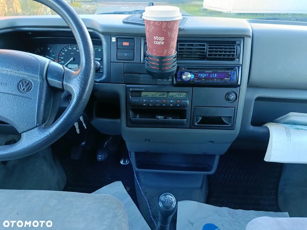 Volkswagen Caravelle - 8