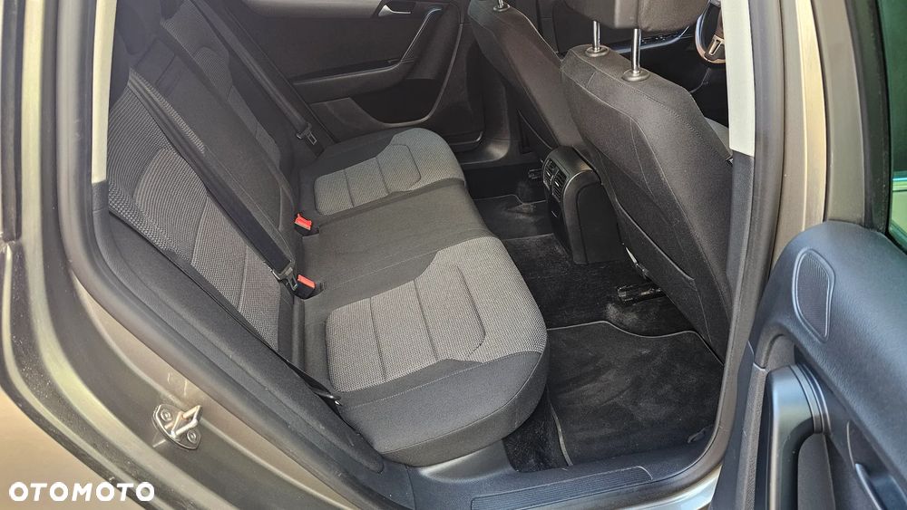 Volkswagen Passat - 22