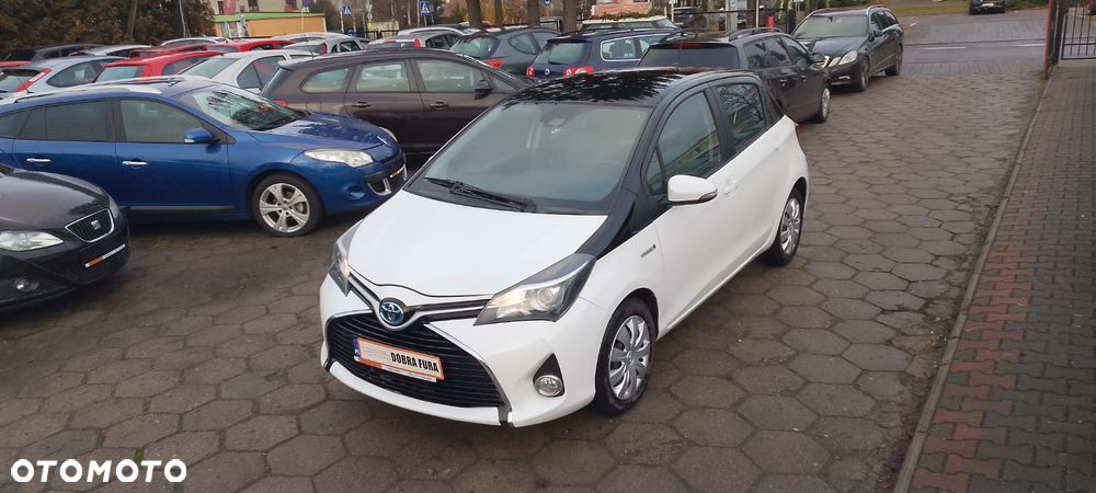 Toyota Yaris Hybrid 100 Terra - 32