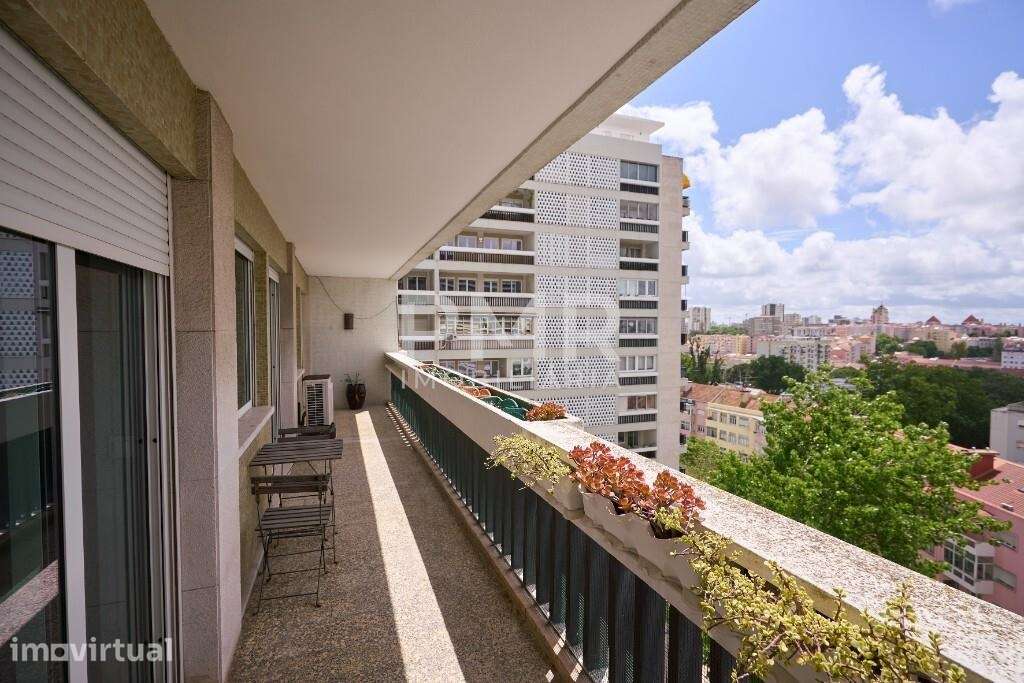 Apartamento T5 (ex T6) Avenida Estados Unidos da América - Grande imagem: 3/28