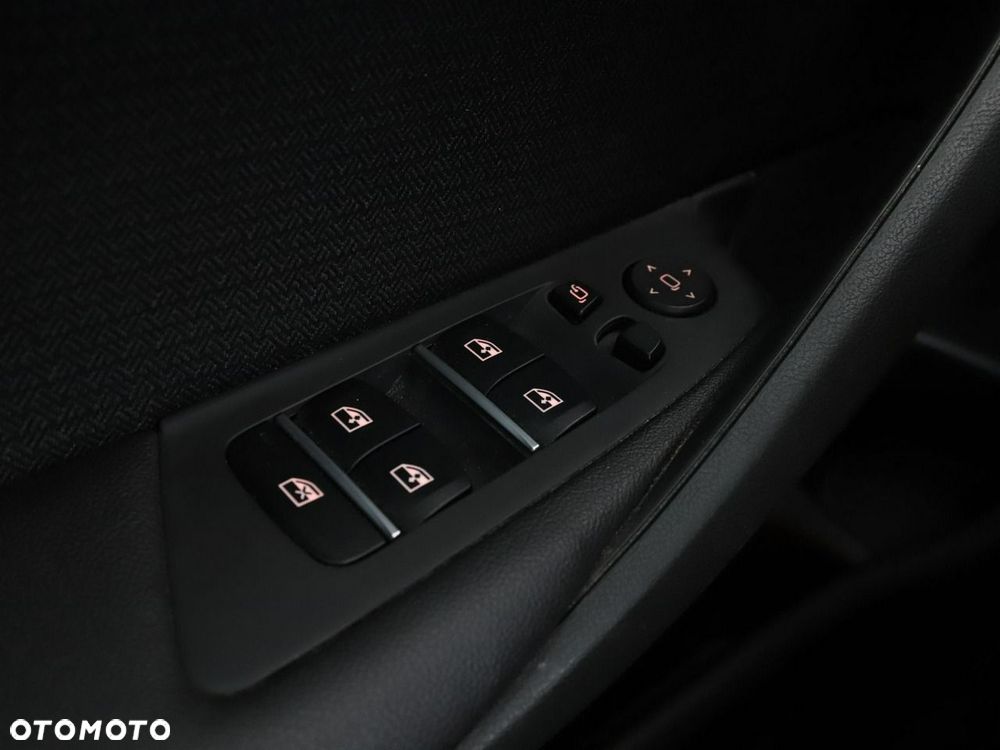 BMW Seria 5 530e iPerformance - 36