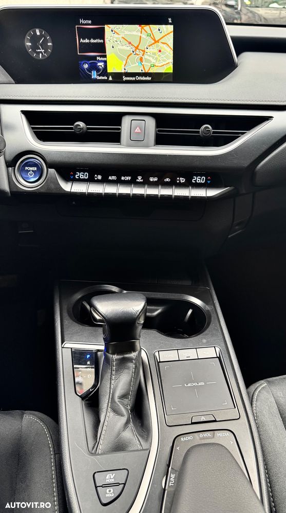 Lexus UX 250h Business Edition - 11