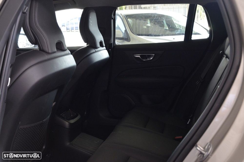 Volvo V60 2.0 T6 AWD TE Plus Dark - 11