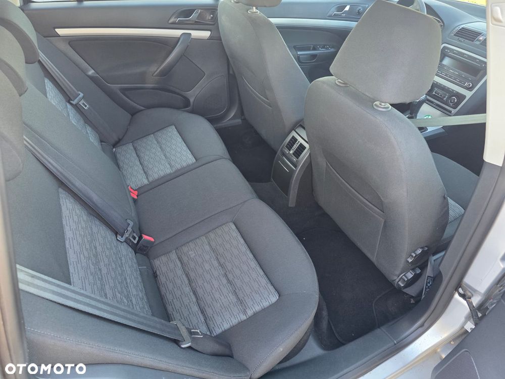 Skoda Octavia 1.6 TDI DPF Ambition - 9