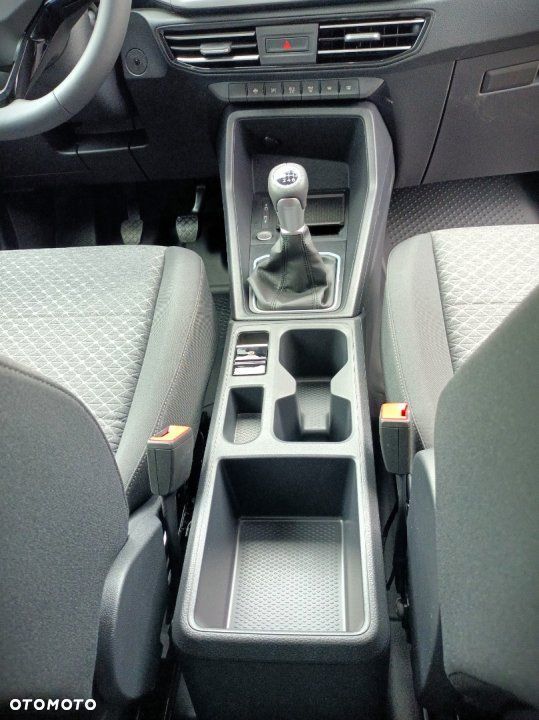 Ford Transit Connect - 17