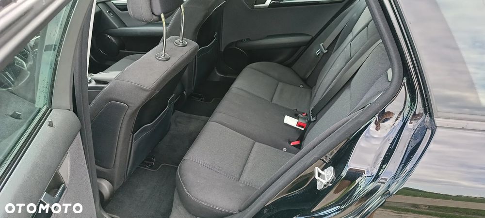 Mercedes-Benz Klasa C 180 CDI DPF (BlueEFFICIENCY) Avantgarde - 10