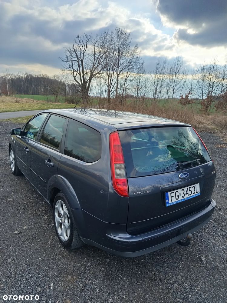 Ford Focus 1.6 TDCi Ambiente DPF - 9
