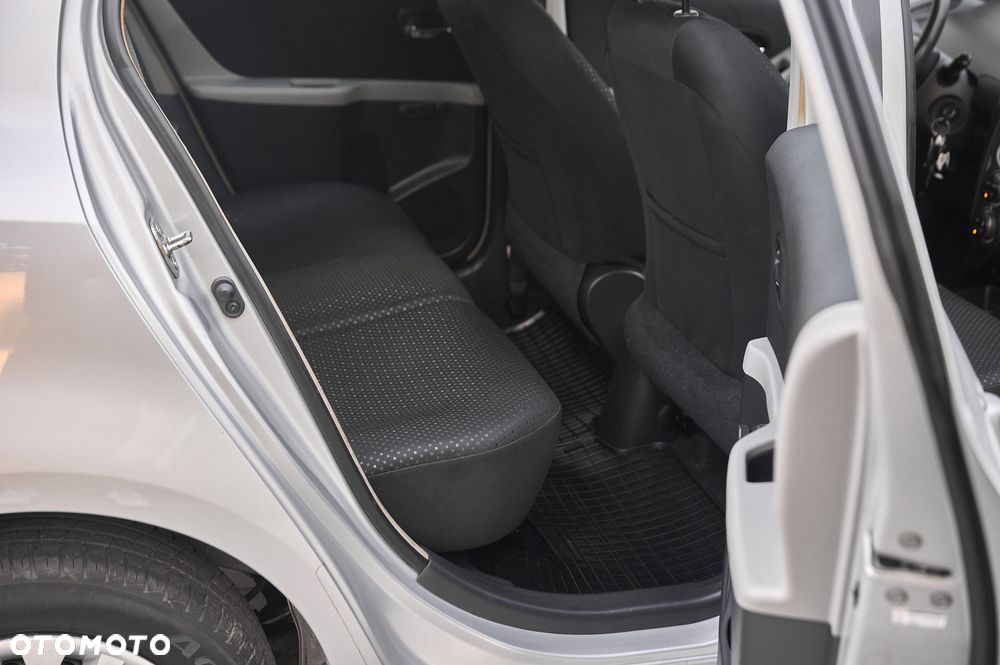 Toyota Yaris 1.33 VVT-i Sol - 9