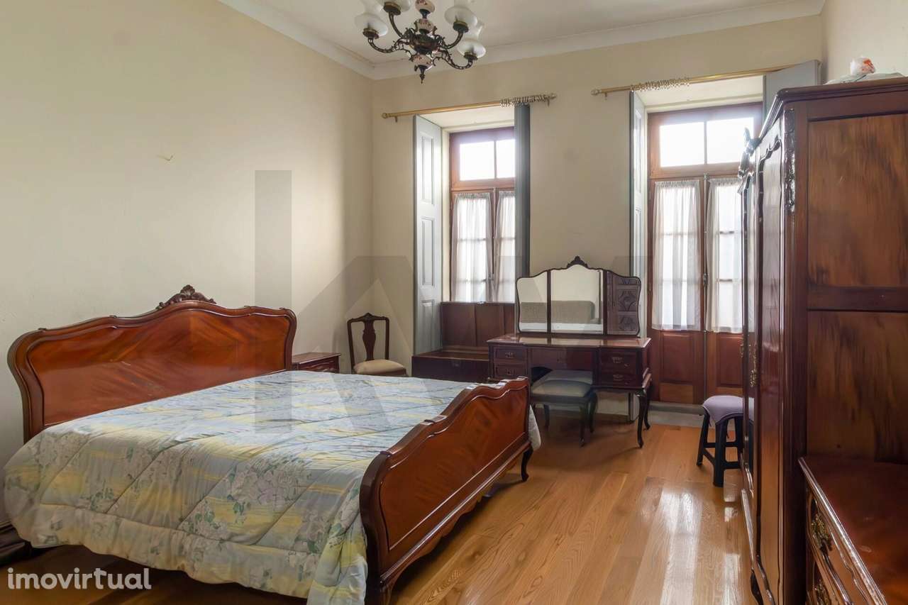 Prédio de três pisos cais de Gaia - Grande imagem: 5/28