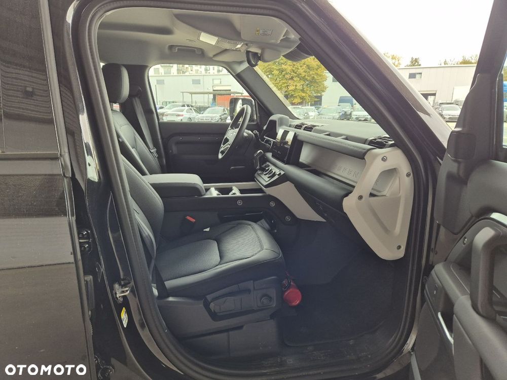 Land Rover Defender 110 D250 S - 13
