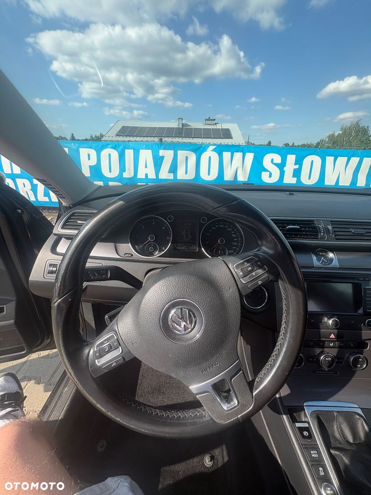 Volkswagen Passat 2.0 TDI BlueMotion Technology R-Line - 4