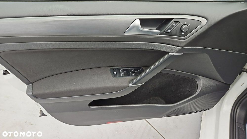 Volkswagen Golf - 10