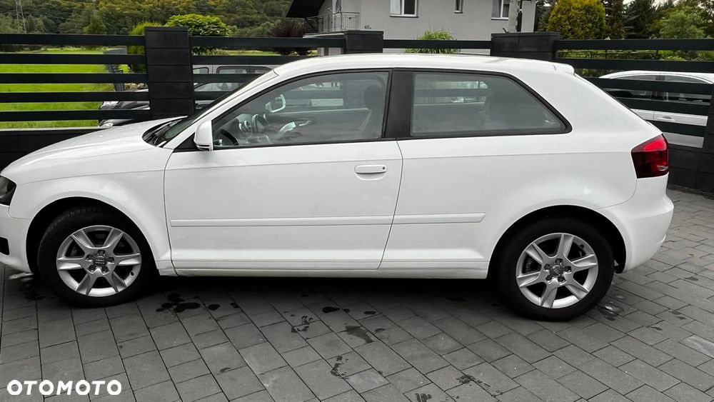 Audi A3 2.0 TDI DPF Ambiente - 2