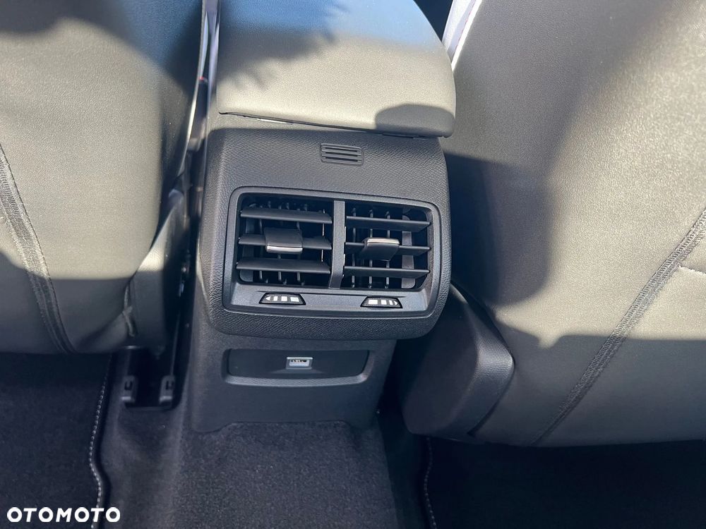 Citroën C4X 1.2 mHEV Max eDCT6 - 24