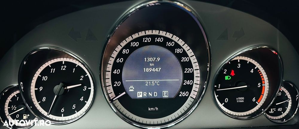 Mercedes-Benz E 220 CDI DPF BlueEFFICIENCY 7G-TRONIC Avantgarde - 29