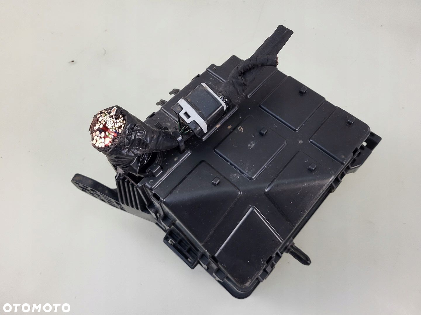 skrzynka bezpieczników moduł 1.6 e-XDi SSANGYONG TIVOLI 82350-35330 - 10