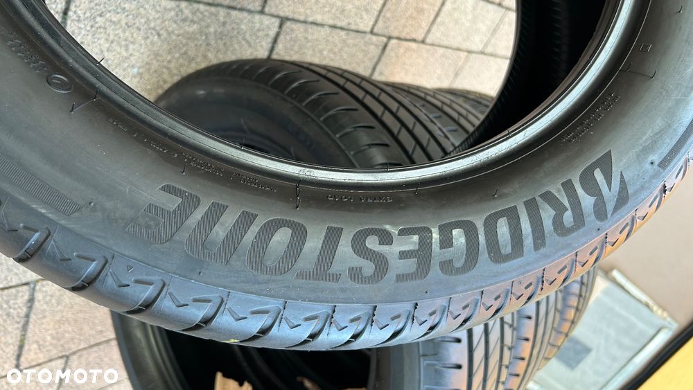 245/50 R19 Brigestone Alenza 001 Audi Q5, BMW X3 (G01), BMW X4 (G02), Genesis GV70, Hyundai Santa Fe (TM, MX5), Jaguar F-Pace, Kia Sorento (MQ4), Land Rover Discovery Sport (L550), Lexus NX (AZ10, AZ20), Mercedes-Benz GLC (X253, X254), Volvo XC60 II gen. - 2