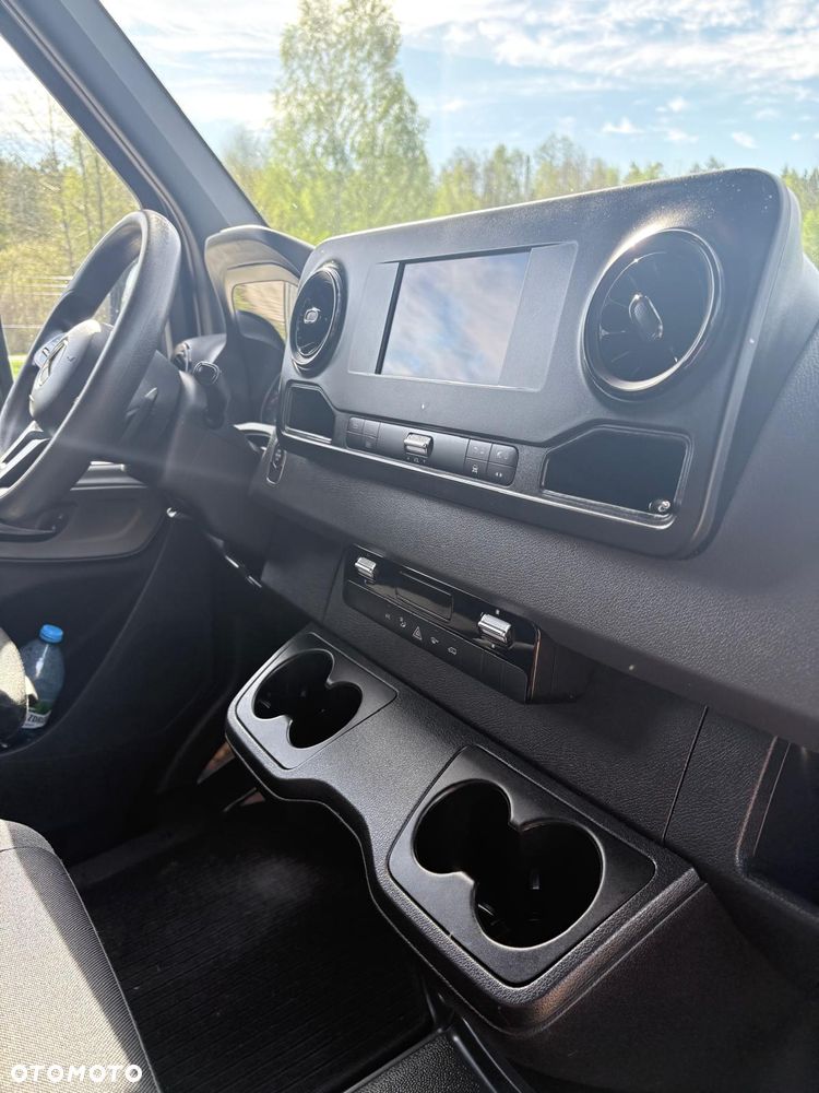 Mercedes-Benz Sprinter - 11