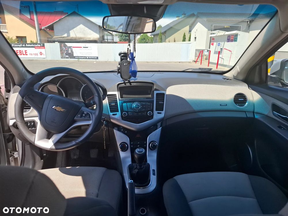 Chevrolet Cruze 1.6 LS - 10