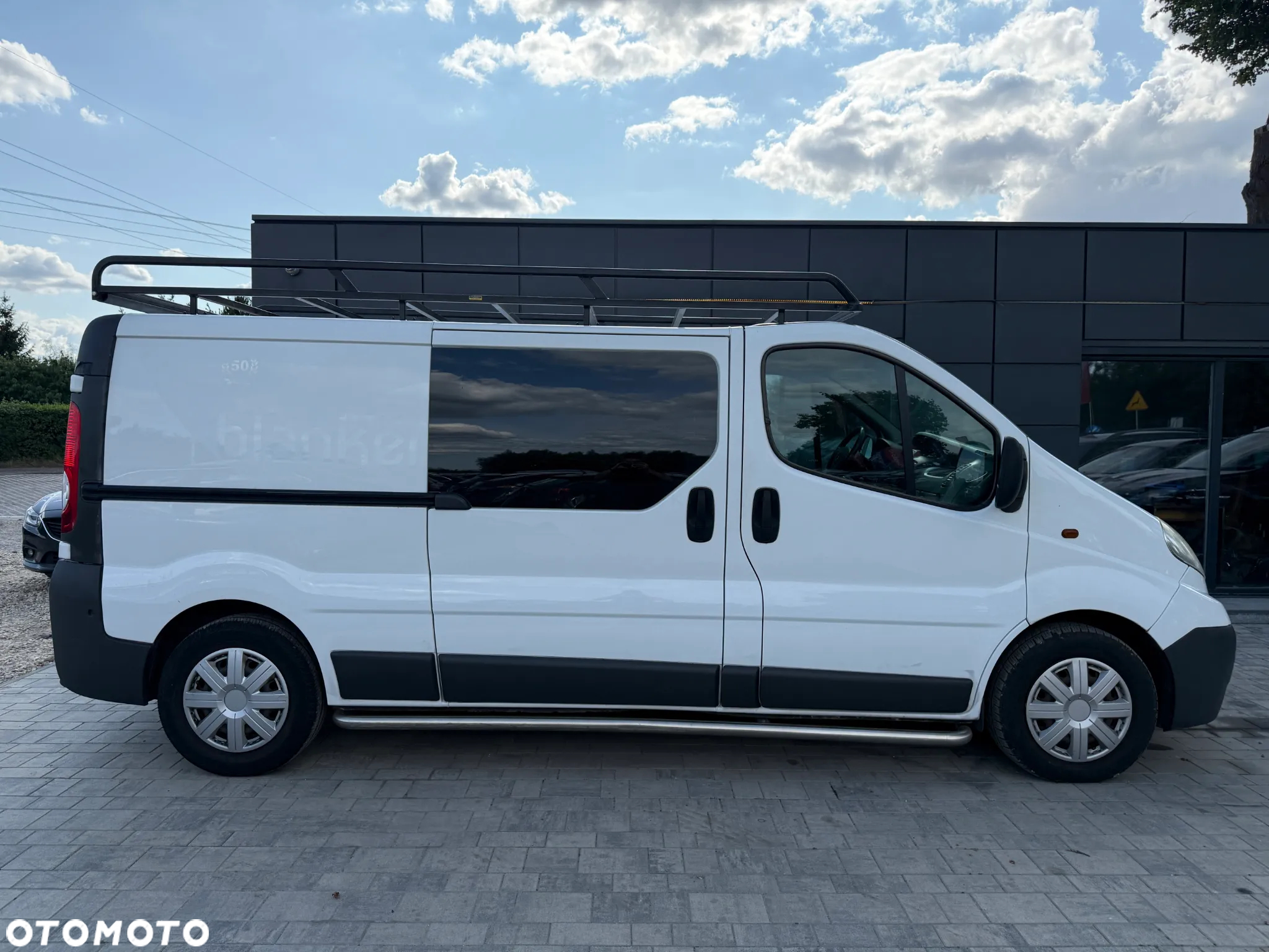 Opel Vivaro L2H1 2.9t - 24
