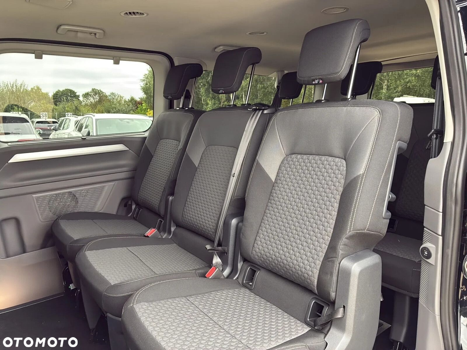 Volkswagen Caravelle - 18