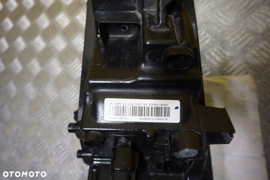 CHRYSLER 200 2015 - REFLEKTOR LAMPA PRAWA PRZÓD USA - 15