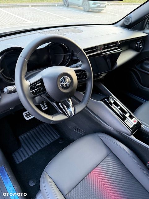Alfa Romeo Junior 1.2 mHEV Ti Q4 eDCT - 11