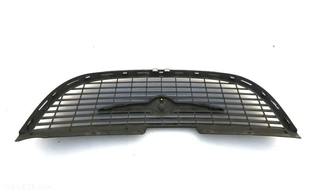 CHRYSLER VOYAGER 4 IV RG 2000 - 2004 grill ATRAPA logo chrom ORYGINAŁ OE - 9