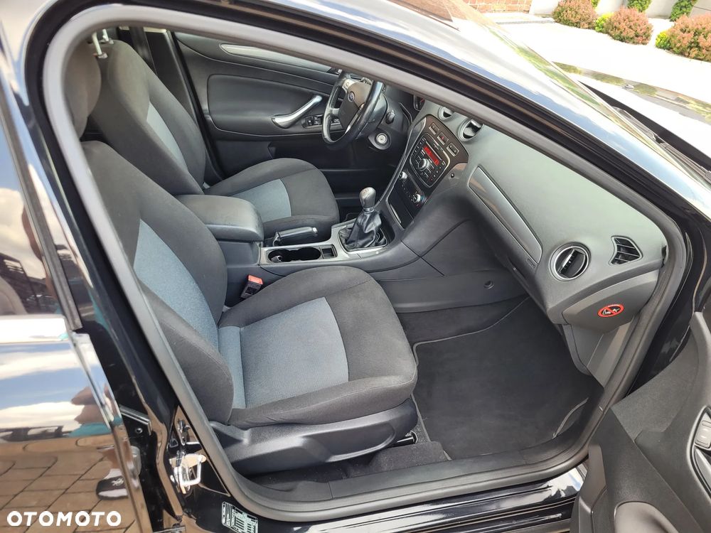 Ford Mondeo 1.6 Trend - 14