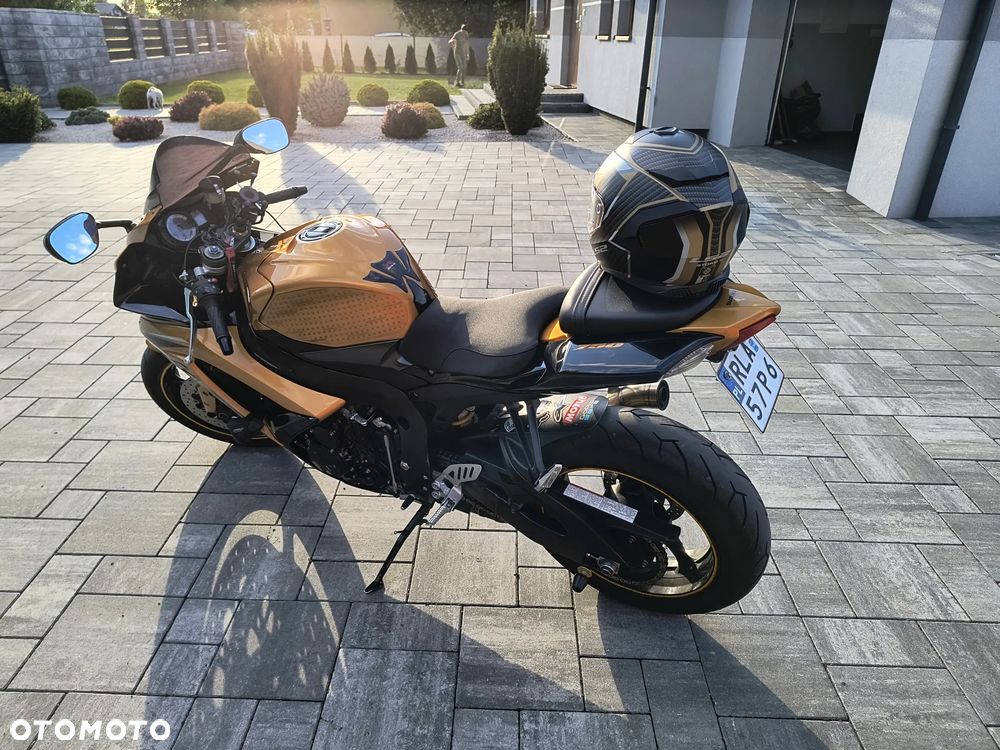 Suzuki GSX-R - 6