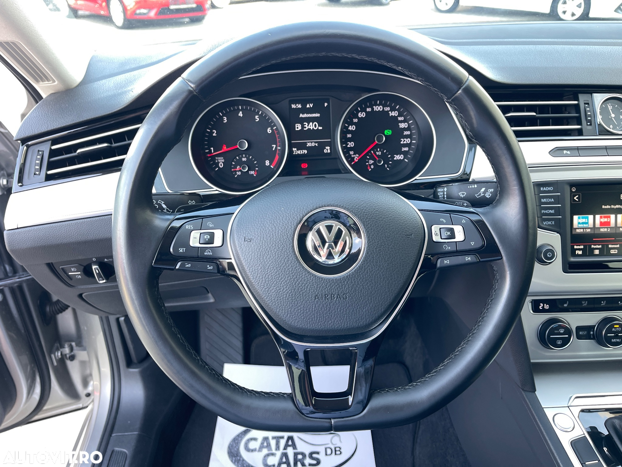 Volkswagen Passat - 37