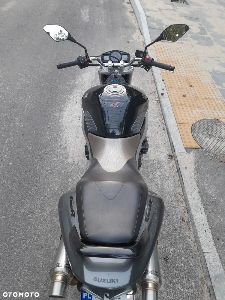 Suzuki GSR - 10