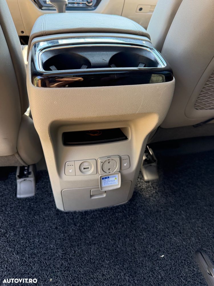 Kia Carnival - 17