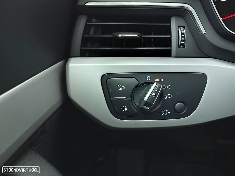 Audi A4 Avant 30 TDI S line S tronic - 19