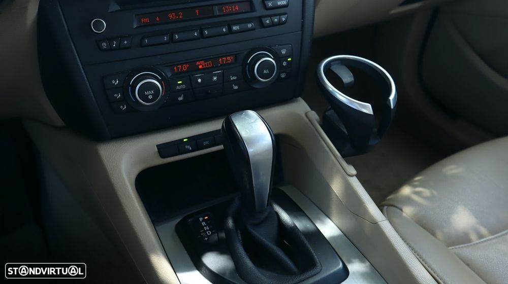 BMW X1 18 d sDrive Auto - 36
